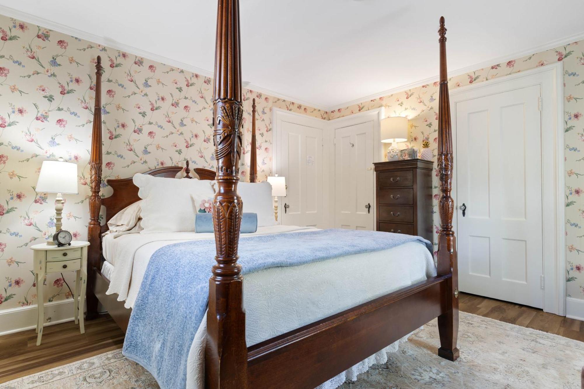 Westbrook Inn Bed And Breakfast Room photo