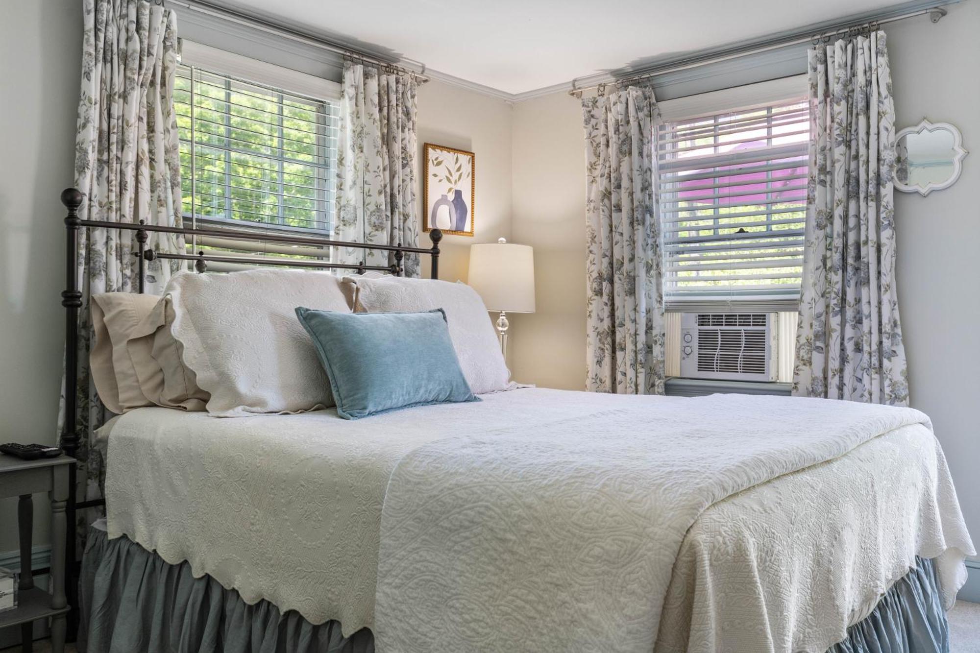 Westbrook Inn Bed And Breakfast Room photo
